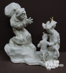 Скульптура "Работник Балда и черти"